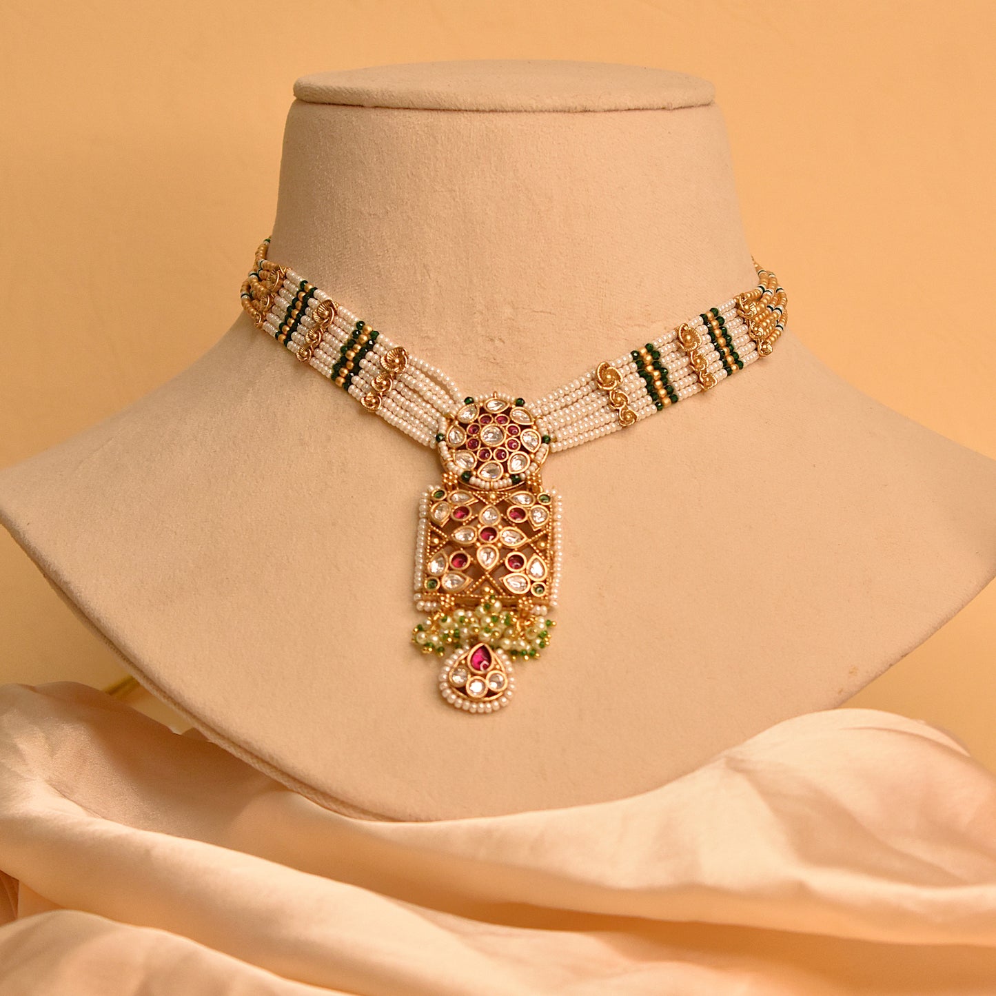 Vaya Necklace Set
