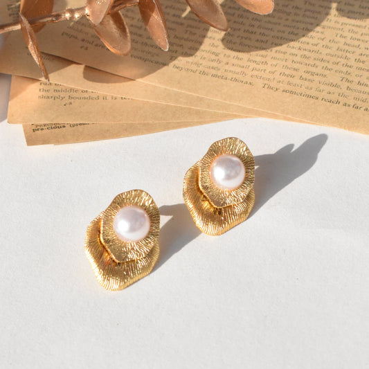 Pearl Shell Stud